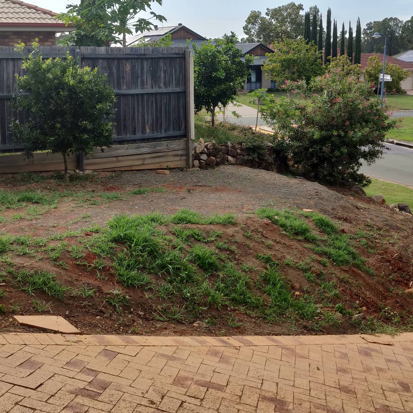 Concrete sleeper retaining wall