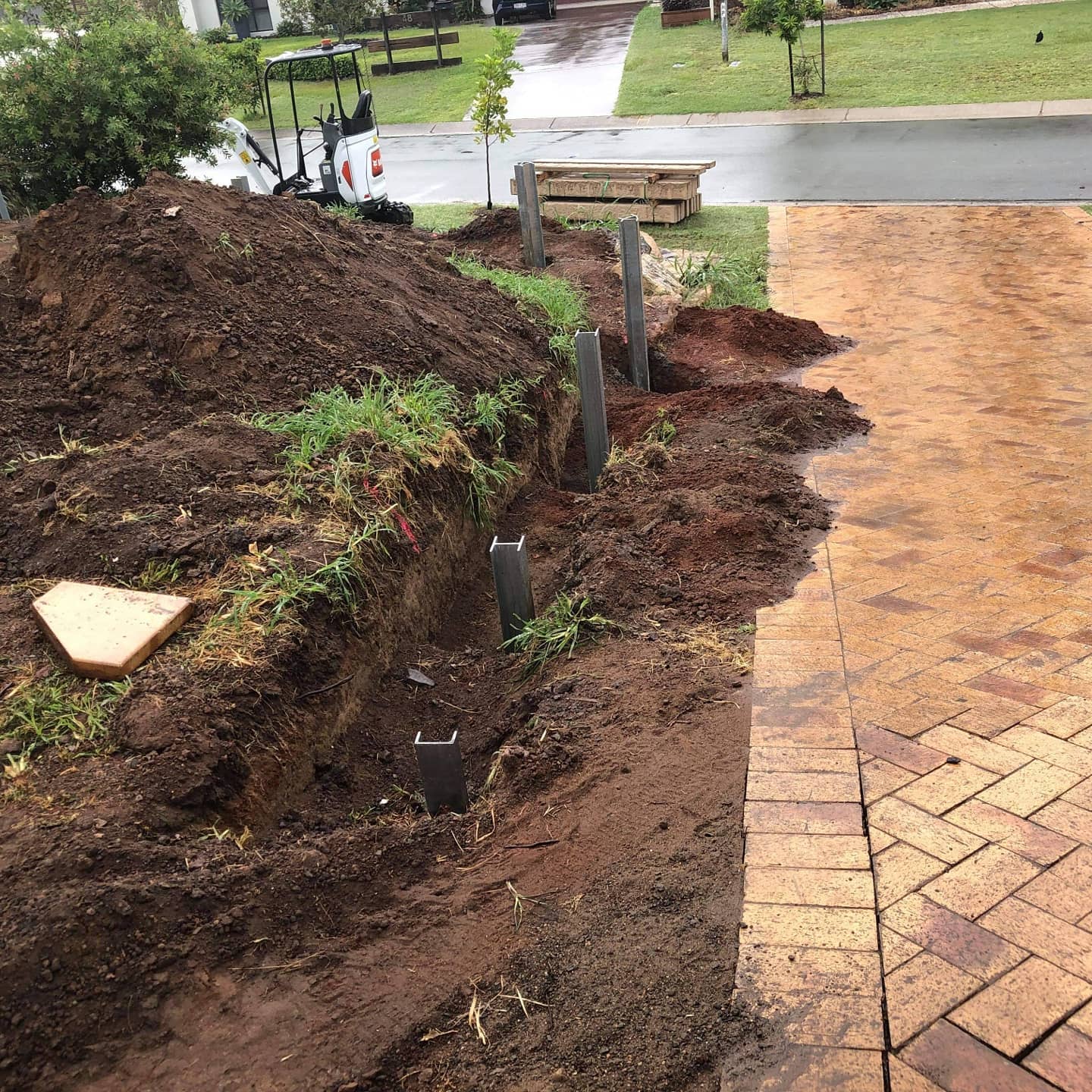 Concrete sleeper retaining wall