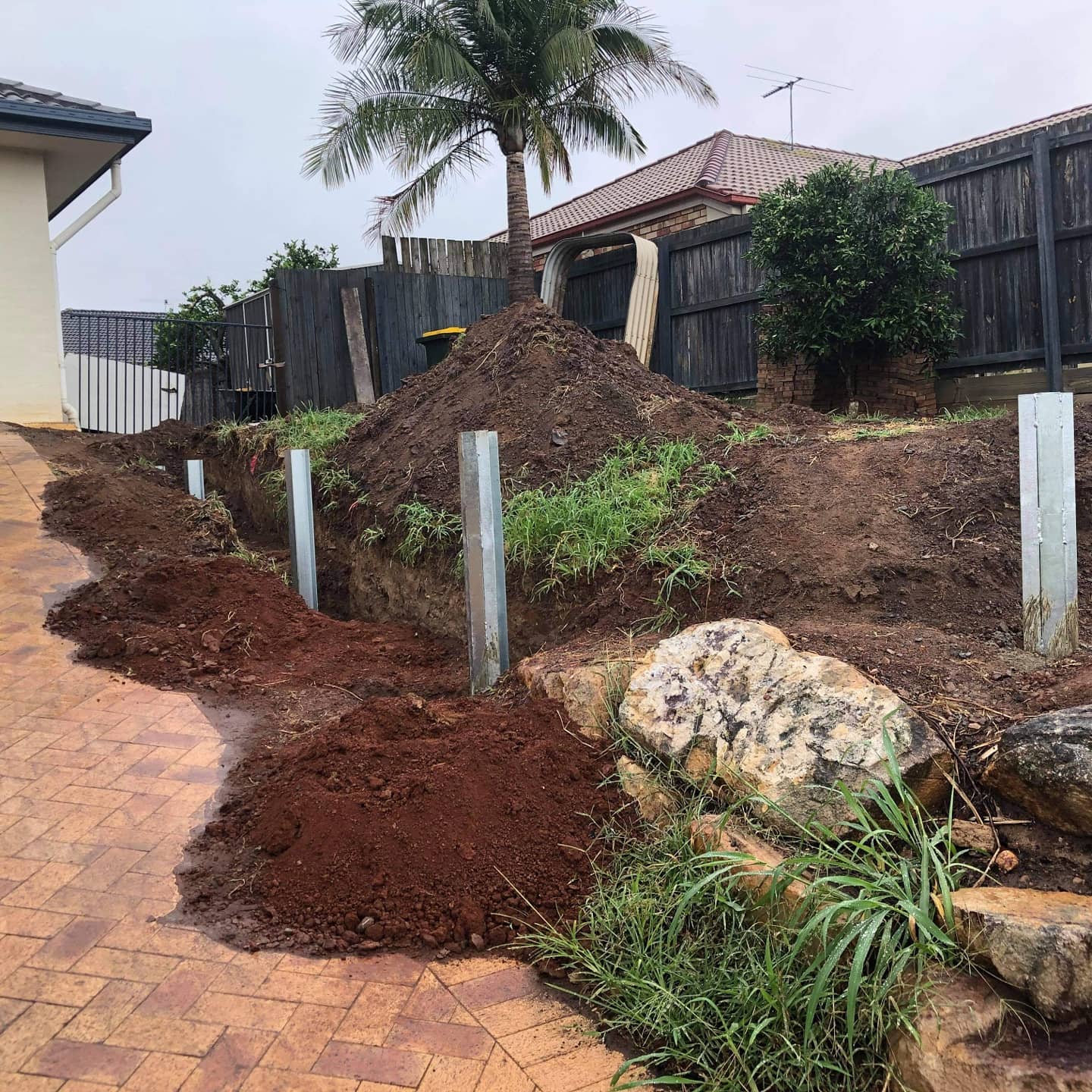 Concrete sleeper retaining wall