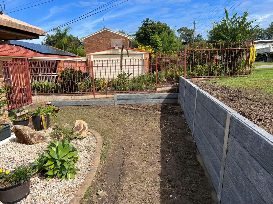 Brisbane experts in garden block retaining walls, timber fences, and lawns.